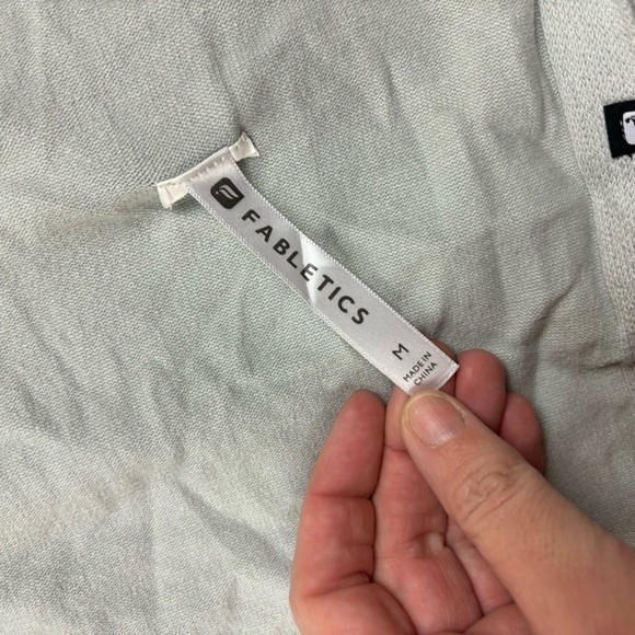 FABLETICS Women’s Savannah Light Grey Wrap Around Long Sleeve Sweater sz: Medium - Picture 5 of 7